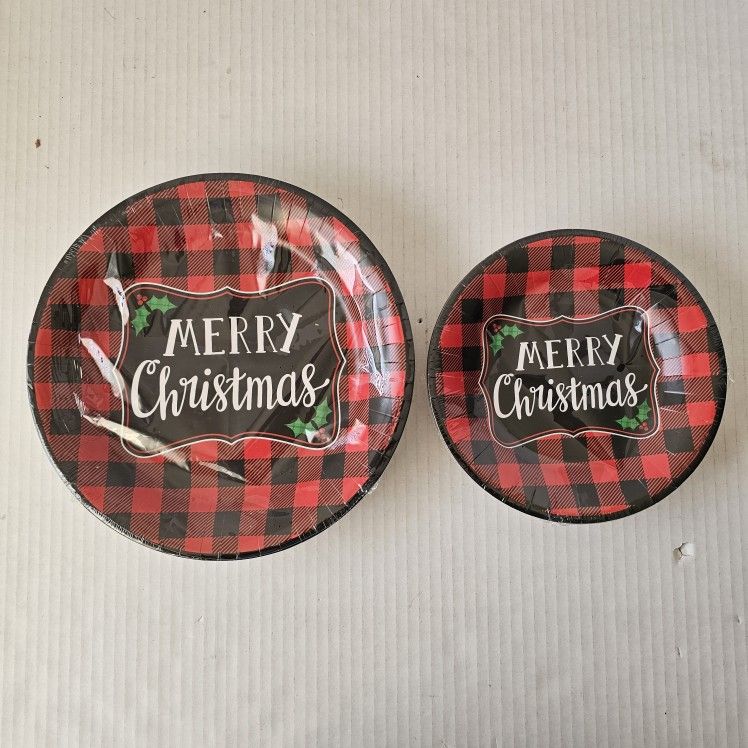 Merry Christmas Paper Plates NEW