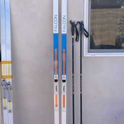 Two Put Of Skis 