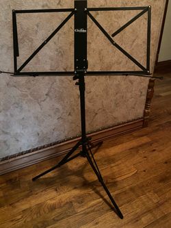 Fully collapsible traveling music stand