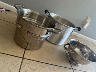 Extra Large Stock Pot and Steaming Insert and Collander