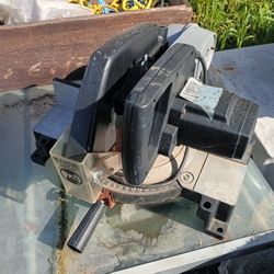 Black & Decker 1703-1 Power Miter Saw