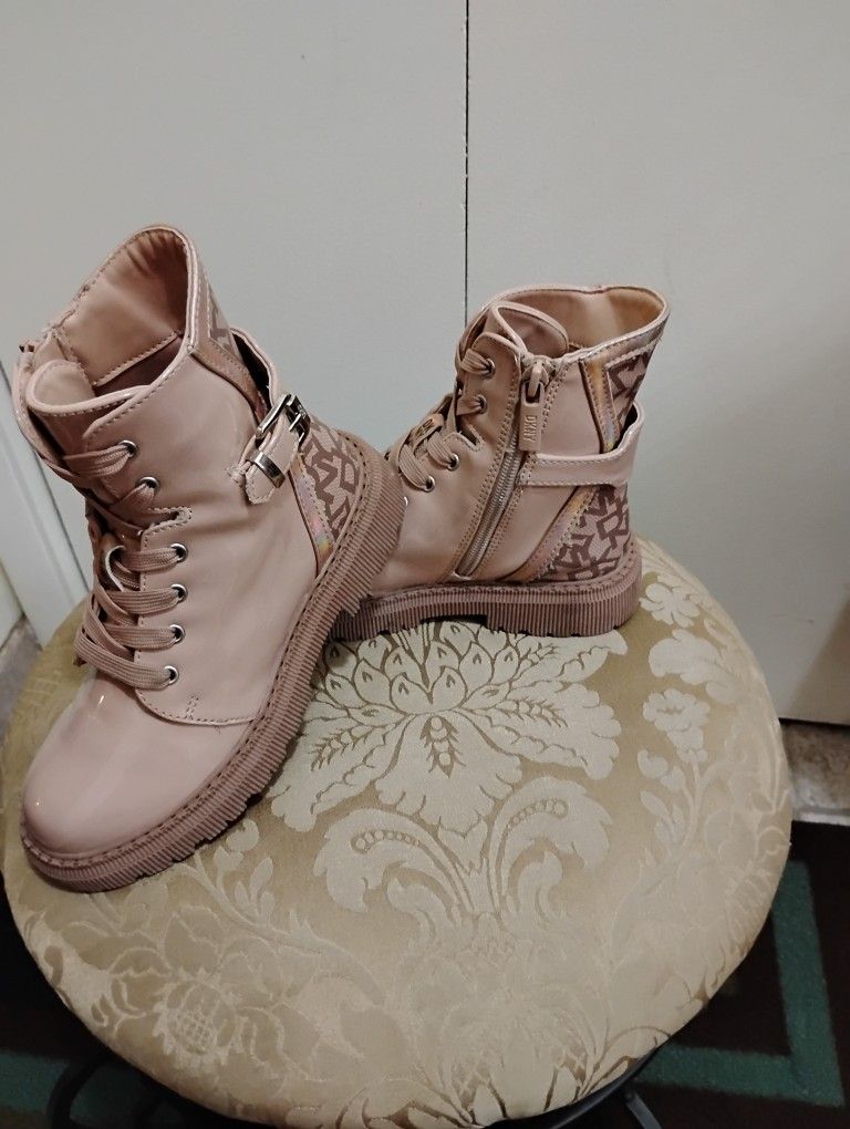 Adorable Like New Little Girls DKNY Taupe Motto Mid Boots, Located In Reedley 