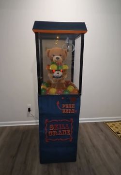 LOTS OF HALLOWEEN ANIMATRONICS
