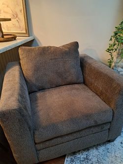 (2) CHAIR & A HALF