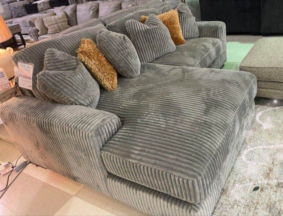 🍁Brand New 👌Lindyn Fog 2 Piece Sectional Sofa Couch With Chaise