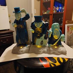 Disneyland Park Hitch Hiking Ghost.