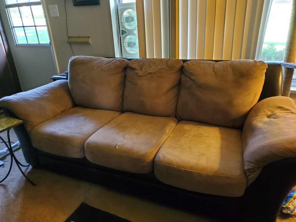 Free couch extremely comfortable with green couch cover included... just pick it up