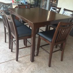 Dining Table And 6 Chairs 
