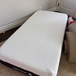 Pristine Condition Memory Foam Twin Mattress 