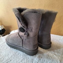 UGG Size 7 