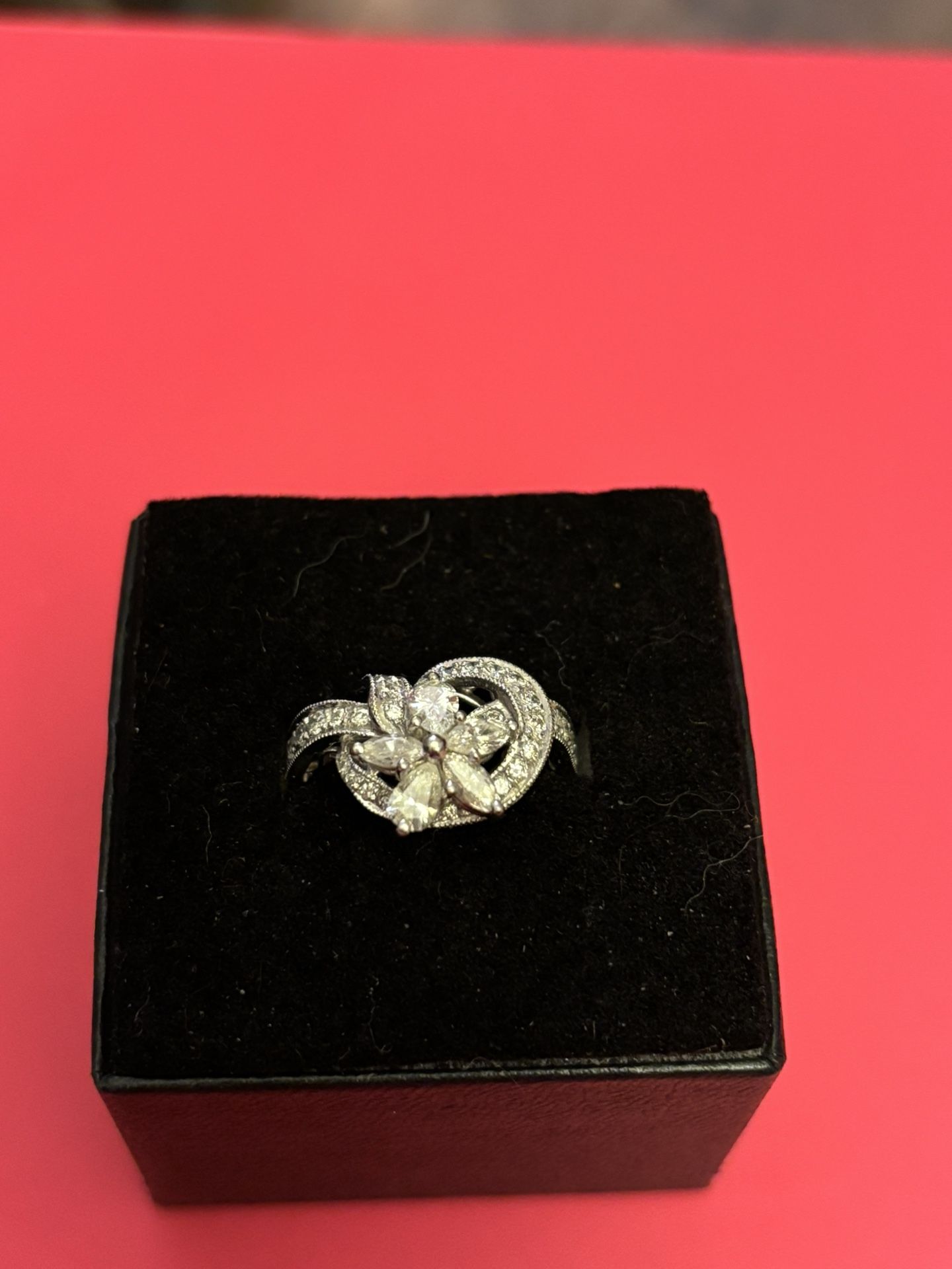 18K White Gold Ring With Diamonds