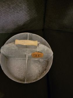 Gray Zinc Round Compartmentalized with Handle