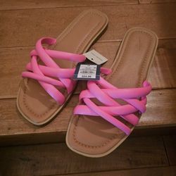 New Woman's size 11 pink sandals (Memory Foam)


