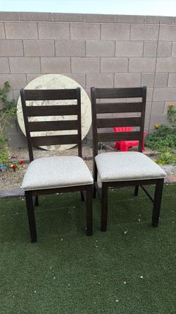 Pair of Modern Dining Chairs – Upholstered Cushions