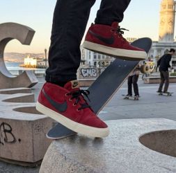 Rare Collector's Find: Nike Toki ND "Varsity Red" Mid-Top Sneakers (2010 Promo Sample) M 9 W 10.5