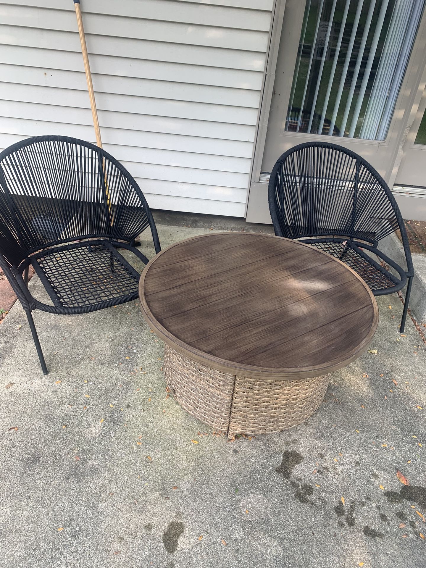 Outdoor Table & Chairs