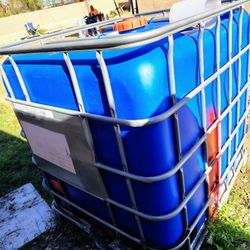 250 Gallon Water Tank 