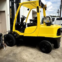 Hyster 8 000 Lb Capacity All Terraim Forklift