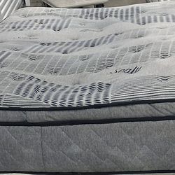 Sealy Full Size Pillowtop And Box Spring