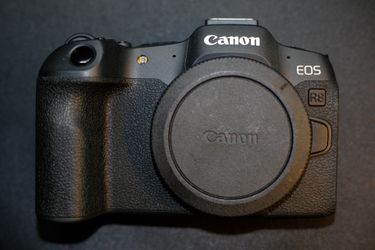 Canon R8 Mint Like New
