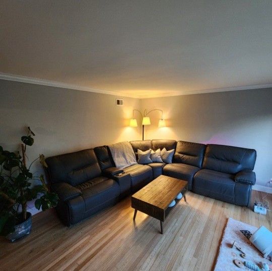 Marcus Grey 131" 6 Piece Power Reclining
Modular Sectional with Power Headrest &
USB