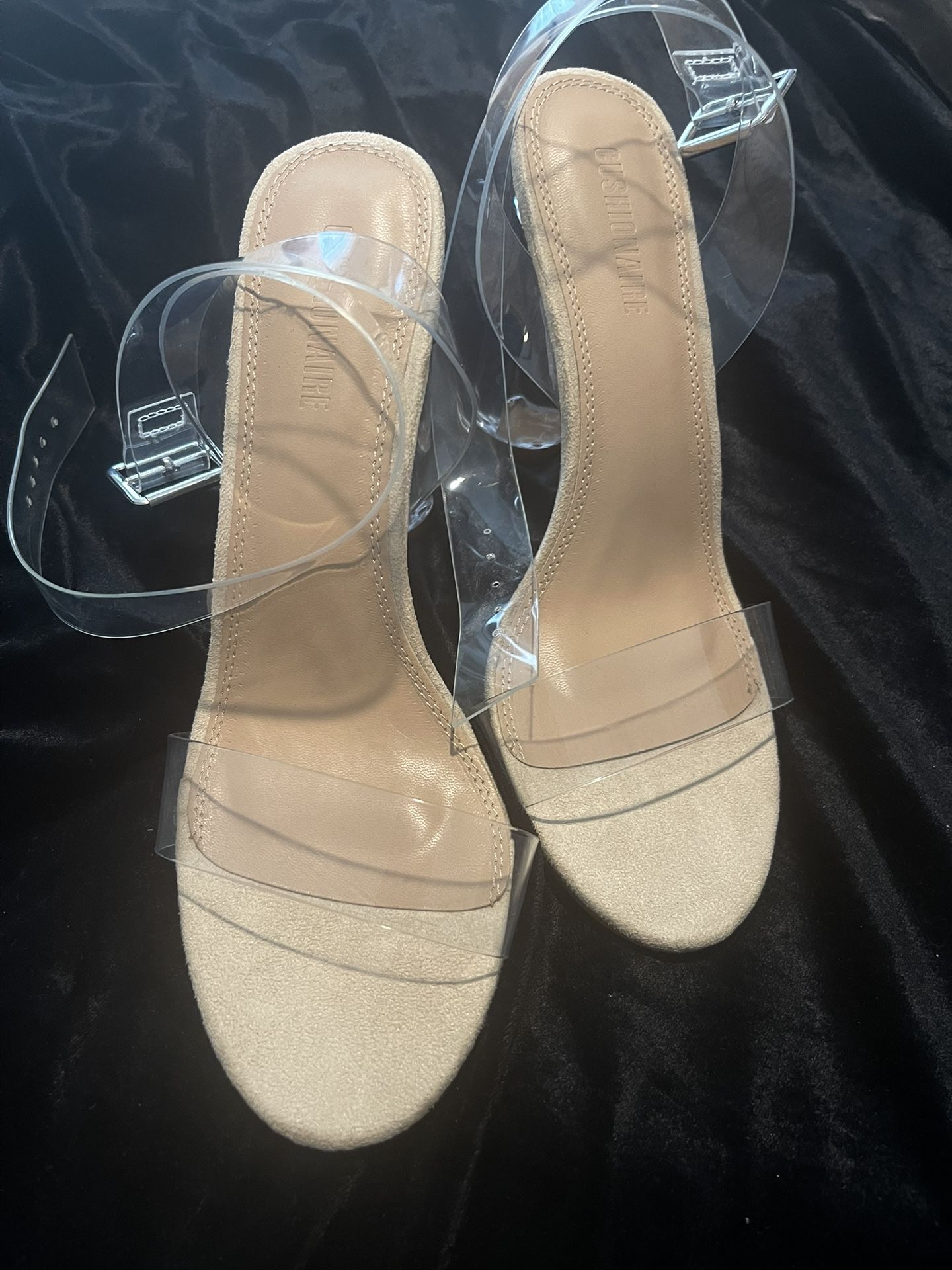 NWOT Cushionaire Size 8.5M Clear Sandals With Wrap Around Ankle Strap