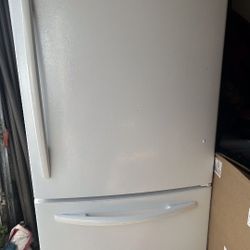 LG Bottom Freezer Refrigerator W/Ice Maker