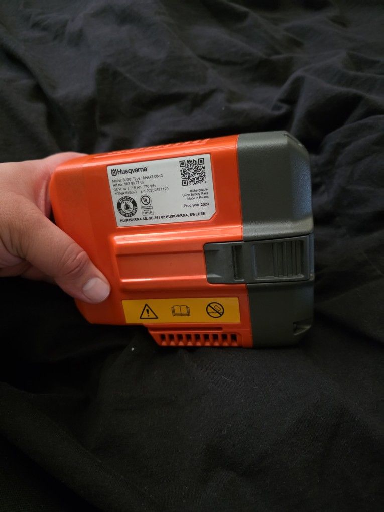 Husqvarna
Model: BLi30 36V