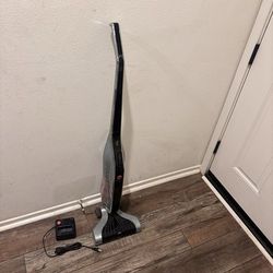 Hoover Linx Cordless Stick Vacuum BH50010 Cleaner Charger & 2 Batteries Included