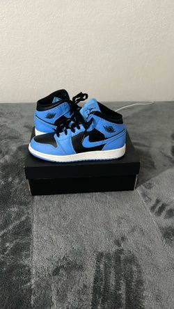 Jordan 1 Mid University Blue/black-white Size 6 Youth