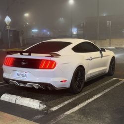 Ford Mustang EcoBoost 2017