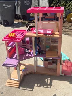 Girls doll house