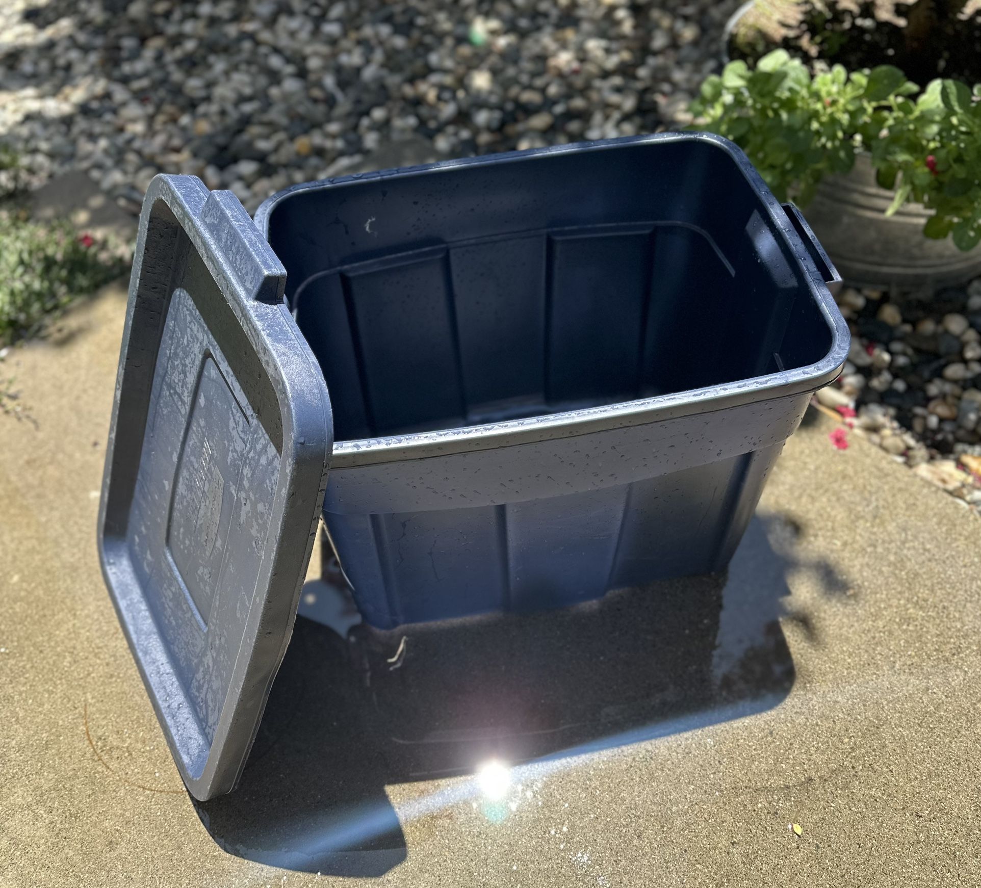 Rubbermaid Roughneck 18 Gallon Tote
