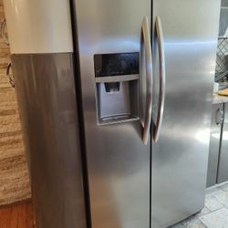 Frigidaire Refrigerator 70 X 36
