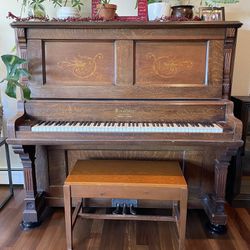 Kingsburg Piano