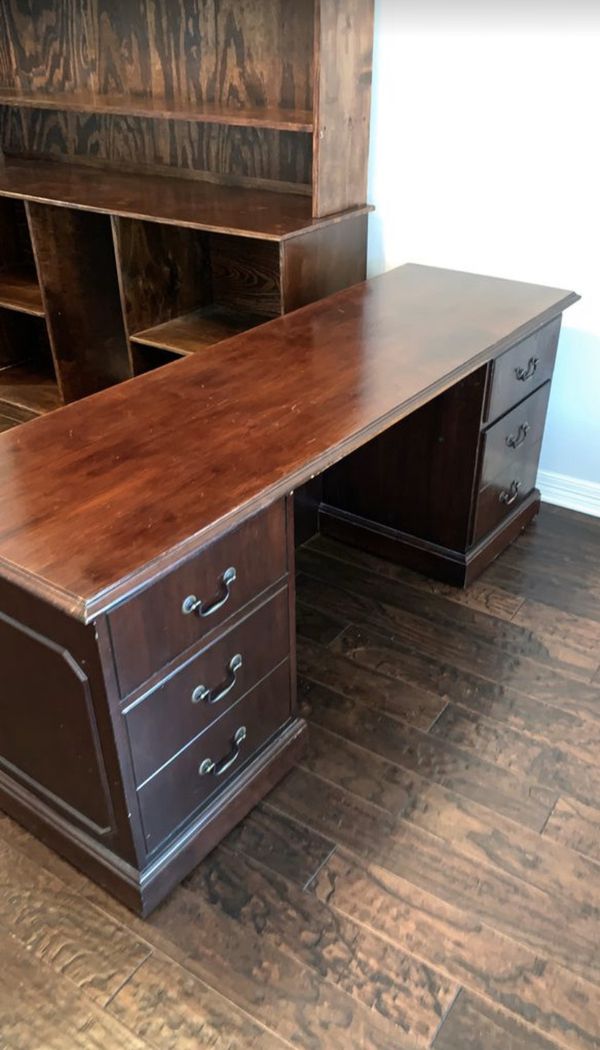 Wood desk for Sale in Katy TX - OfferUp