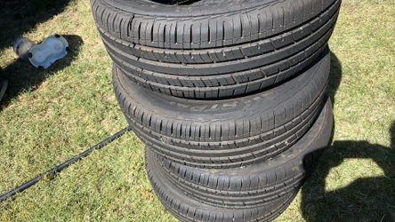 Tires son nuebas nomas las use como 3 dias seme desconpuso micarro ilo mande adesguasadero nomas le quite las llantas