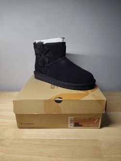 UGG Victoria Mini Size 7W
