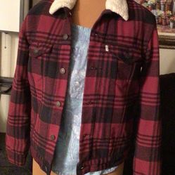 LEVIS JACKET SIZE S SHERPA INSIDE EXCELLENT CONDITION LIKE NEW 