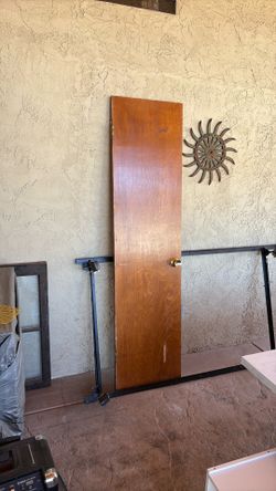 Free closet door