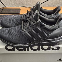 Ultra boost triple black size outlet 11