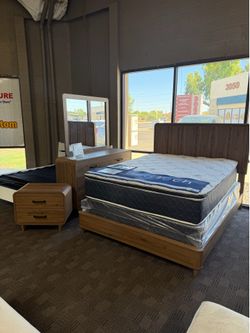 Modern oak queen bedroom set