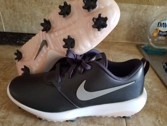 Brand new nike roshe 9.5 in womans