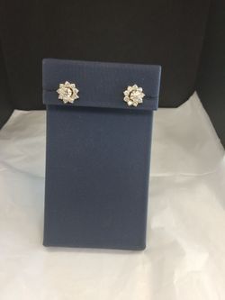 Cluster earrings 14k 2.4grams