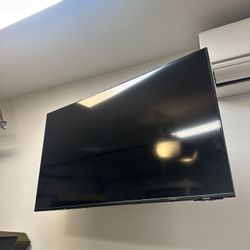 Samsung TV With Wall Mount 
