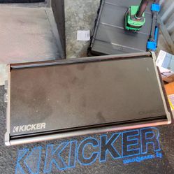 Kicker 12 L7 Solo Baric With 1800.1 Kicker Amp 