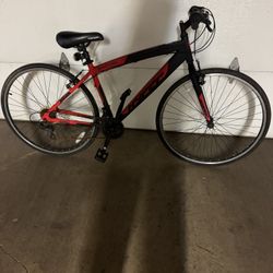 700c Hyper Bicycle Spin Fit Hybrid Bike, Adults Ages 14+ Years, Black and Red