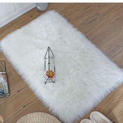New in bag Soft Faux Fur Rug White Sheepskin Chair Cover Seat Pad Shaggy Area Rugs for Bedroom Sofa Living Room Floor (2x3 Feet Square, White)