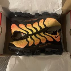 Nike Air VaporMax Plus 10.5 M Brand New Black Orange Crimson