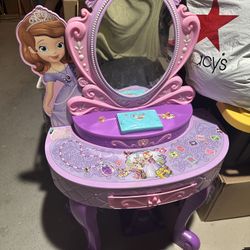 Girls Vanity Table